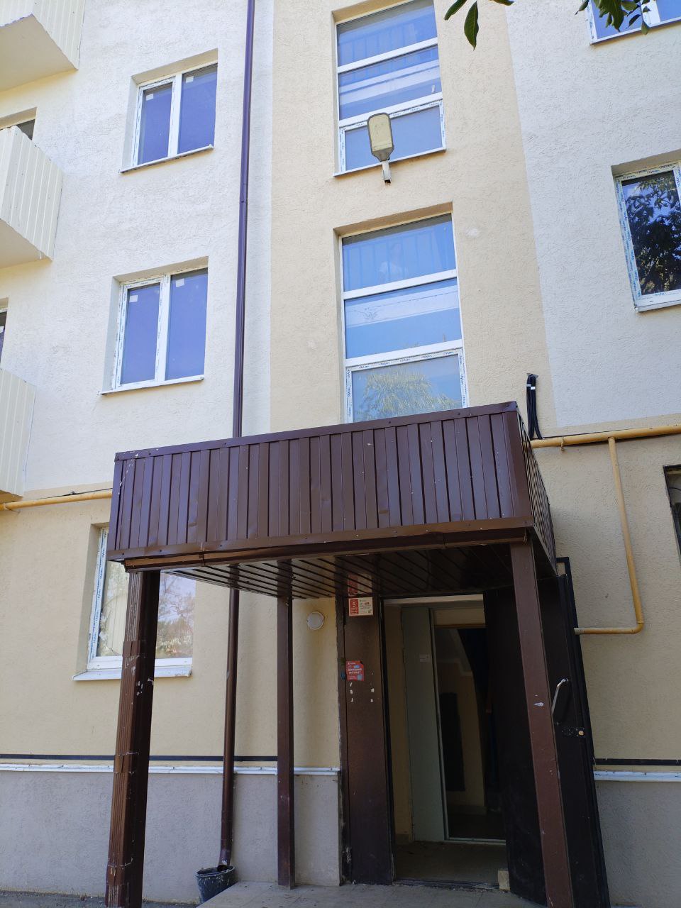 Продам 2-к квартиру на Новороссийской в Мариуполе